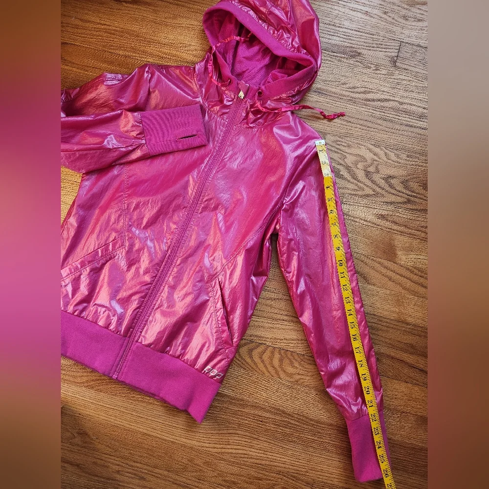 Lorna Jane.Luminosity Raspberry Pearlescent Hooded Jacket Lightweight